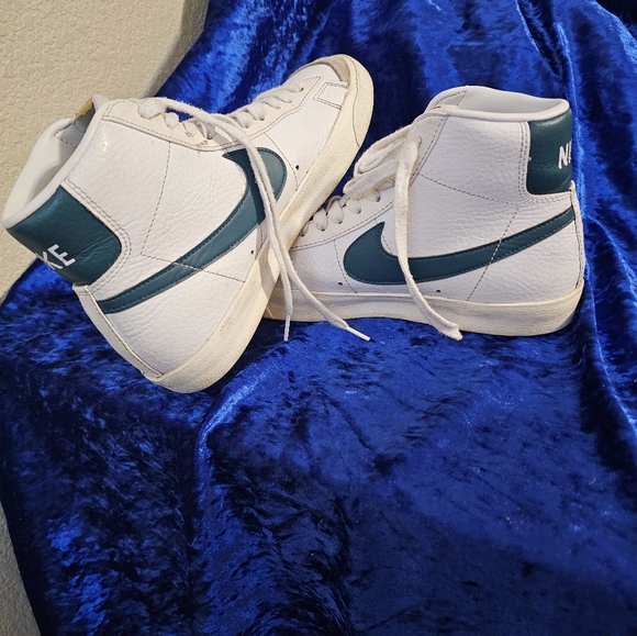 Nike Blazers Mid 77 Vintage Sneakers - Picture 3 of 6